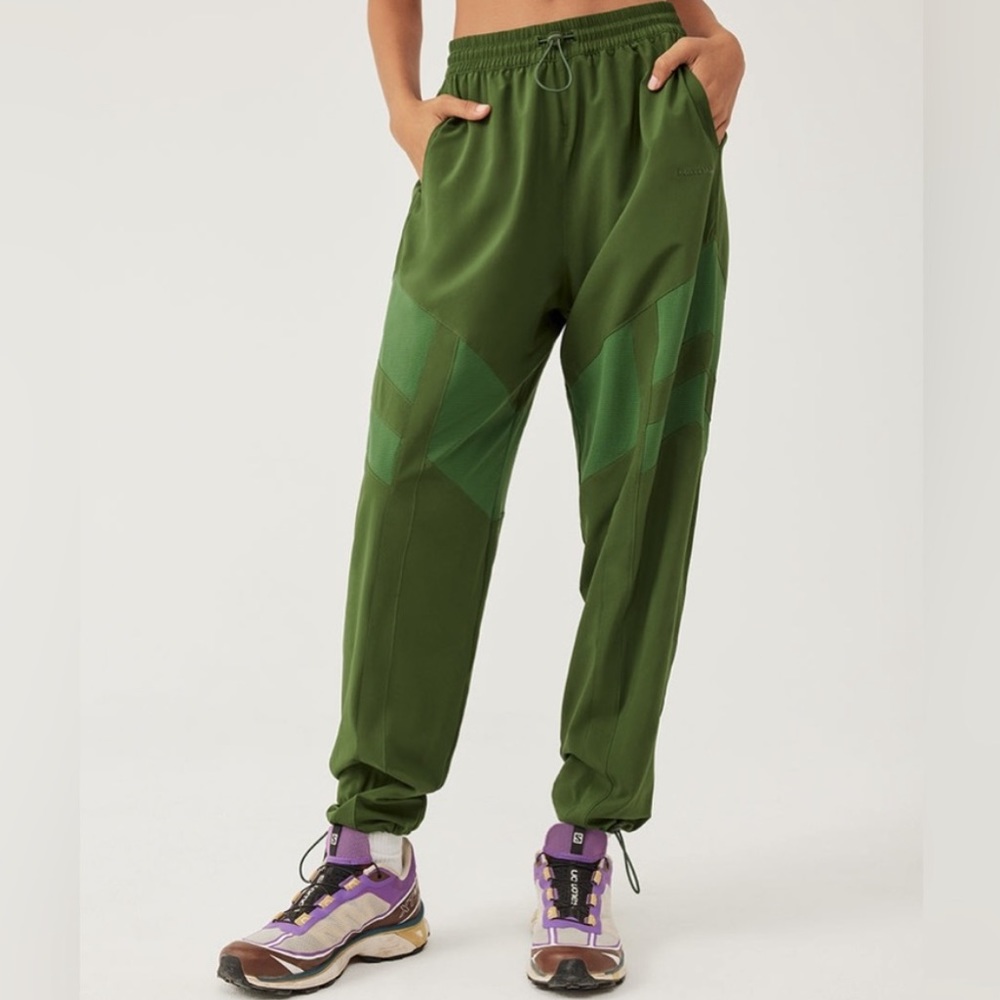 Outdoor voices track pants in green